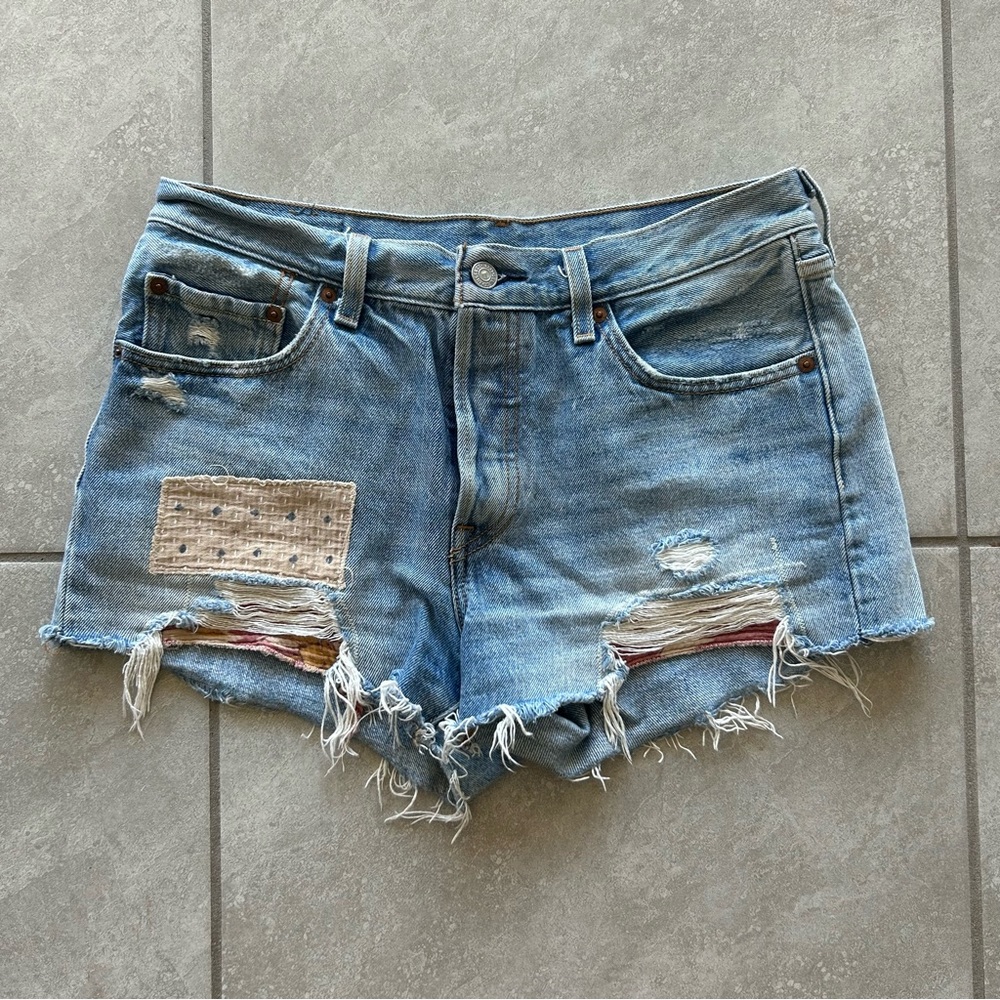 Levi’s Patchwork Denim High Waisted Cutoff Jean Shorts Size 28